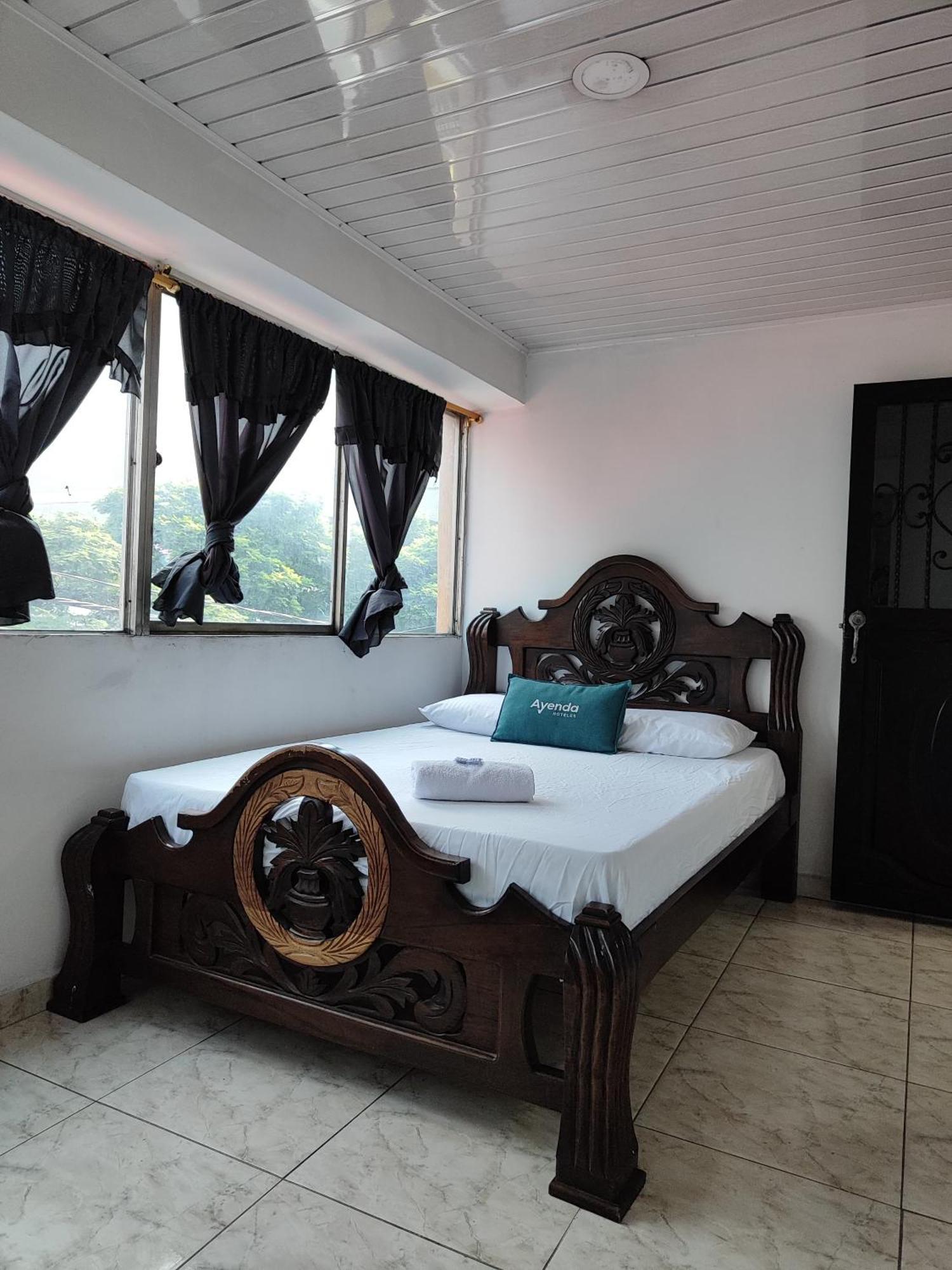 Hotel Vegas Sergio Medellín Extérieur photo